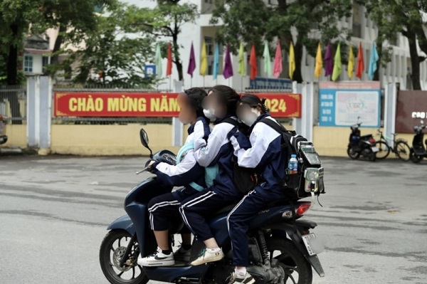 Tai nạn đau lòng và những cảnh báo về an toàn giao thông học đường Tai nạn đau lòng và những cảnh báo về an toàn giao thông học đường