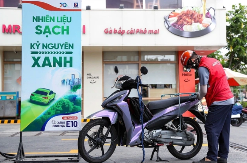 Petrolimex đ&atilde; chuyển sang xăng sinh học E10, thắc mắc về Xe m&aacute;y 50cc d&ugrave;ng xăng E10?
