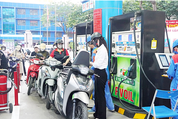 Petrolimex đ&atilde; chuyển sang xăng sinh học E10, thắc mắc về Xe m&aacute;y 50cc d&ugrave;ng xăng E10?