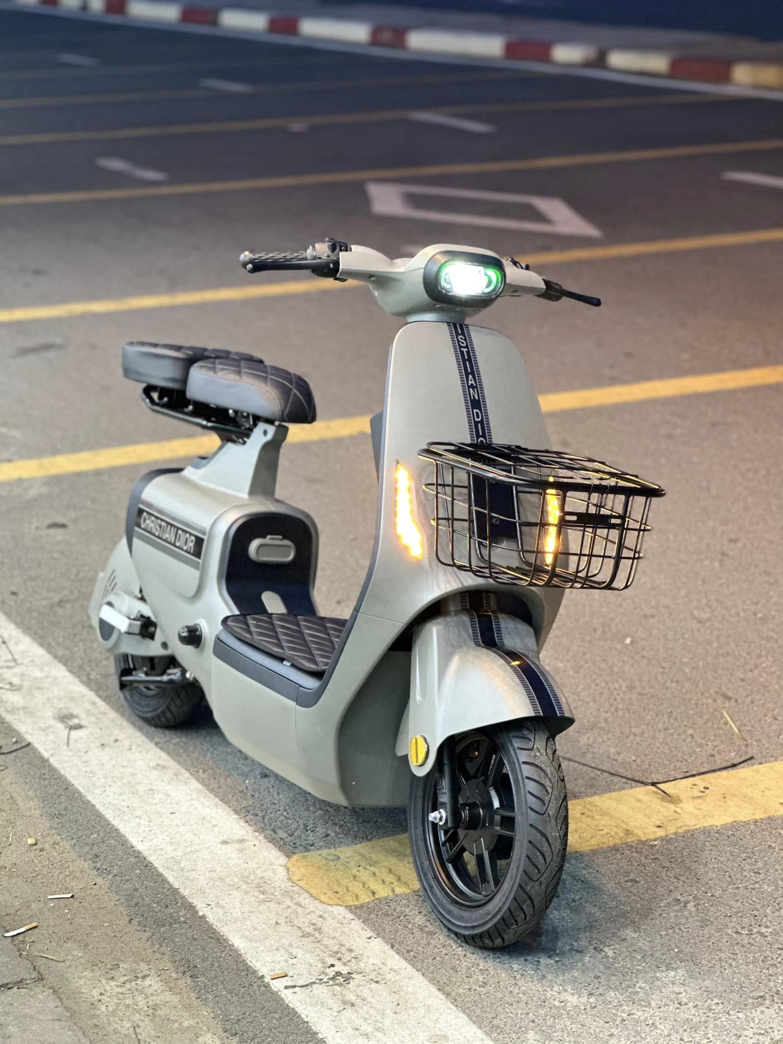 xe điện v1 xám xe điện v1 xám