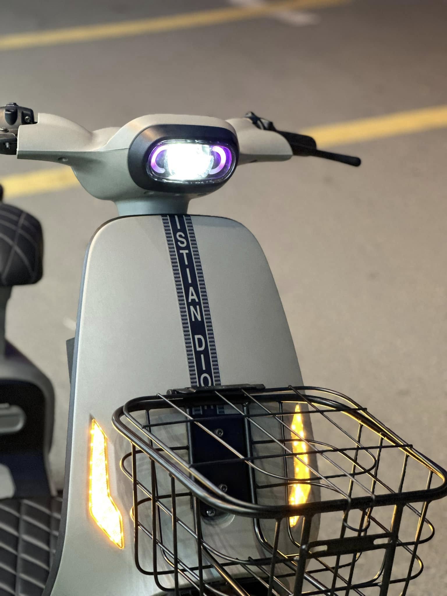 xe điện v1 xám xe điện v1 xám