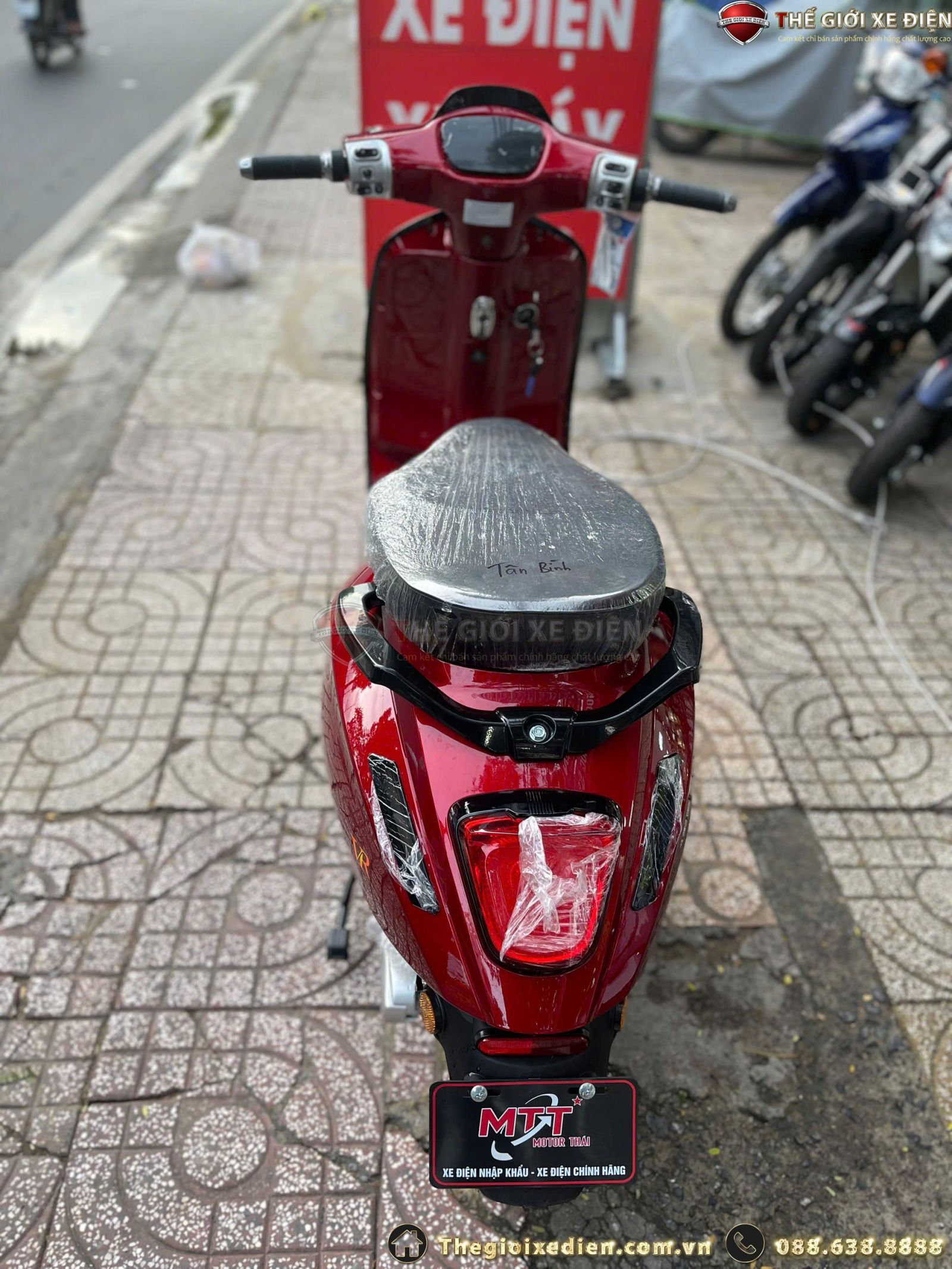 Đắm mình trong vẻ đẹp hoài cổ với VespaS VR3 đèn tròn Đắm mình trong vẻ đẹp hoài cổ với VespaS VR3 đèn tròn