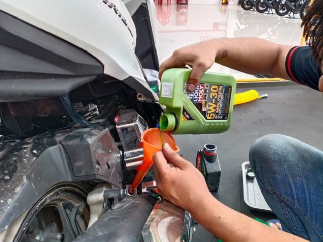 thay dầu xe ga 50cc