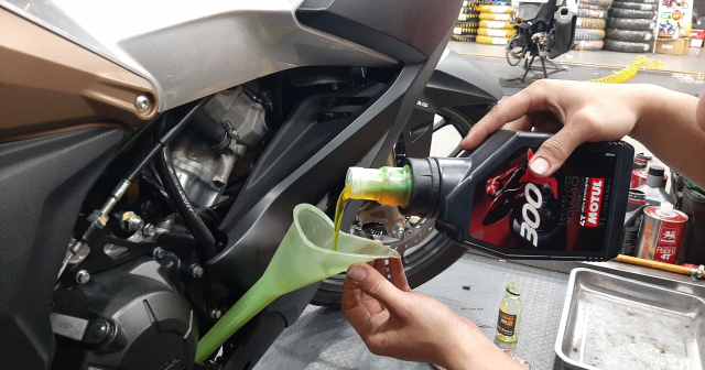 thay dầu xe ga 50cc