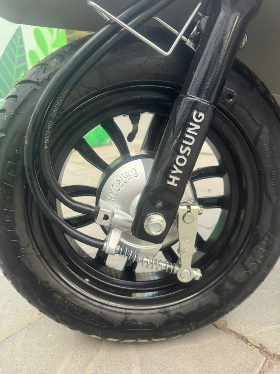 Thanh niên đốt xe máy giữa đường vì vi phạm giao thông: Cảnh báo ý thức khi tham gia giao thông của giới trẻ Thanh niên đốt xe máy giữa đường vì vi phạm giao thông: Cảnh báo ý thức khi tham gia giao thông của giới trẻ