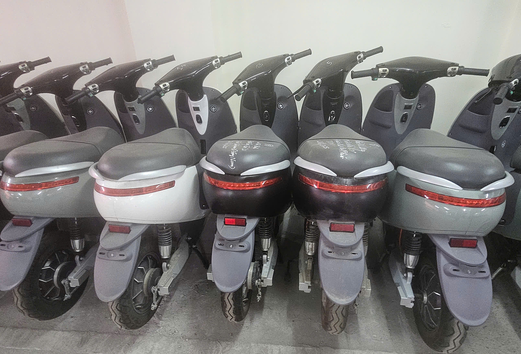 Báo động đỏ: Xe máy điện giả tràn lan, thách thức an toàn và pháp luật